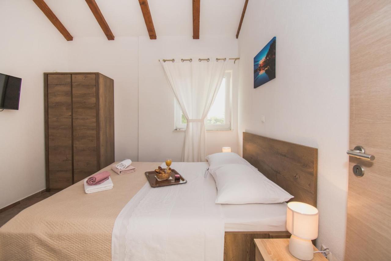 Marcelovi Dvori Bed & Breakfast Pirovac Dış mekan fotoğraf