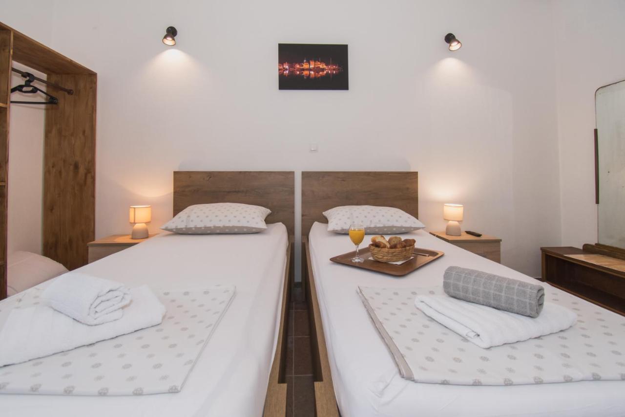 Marcelovi Dvori Bed & Breakfast Pirovac Dış mekan fotoğraf