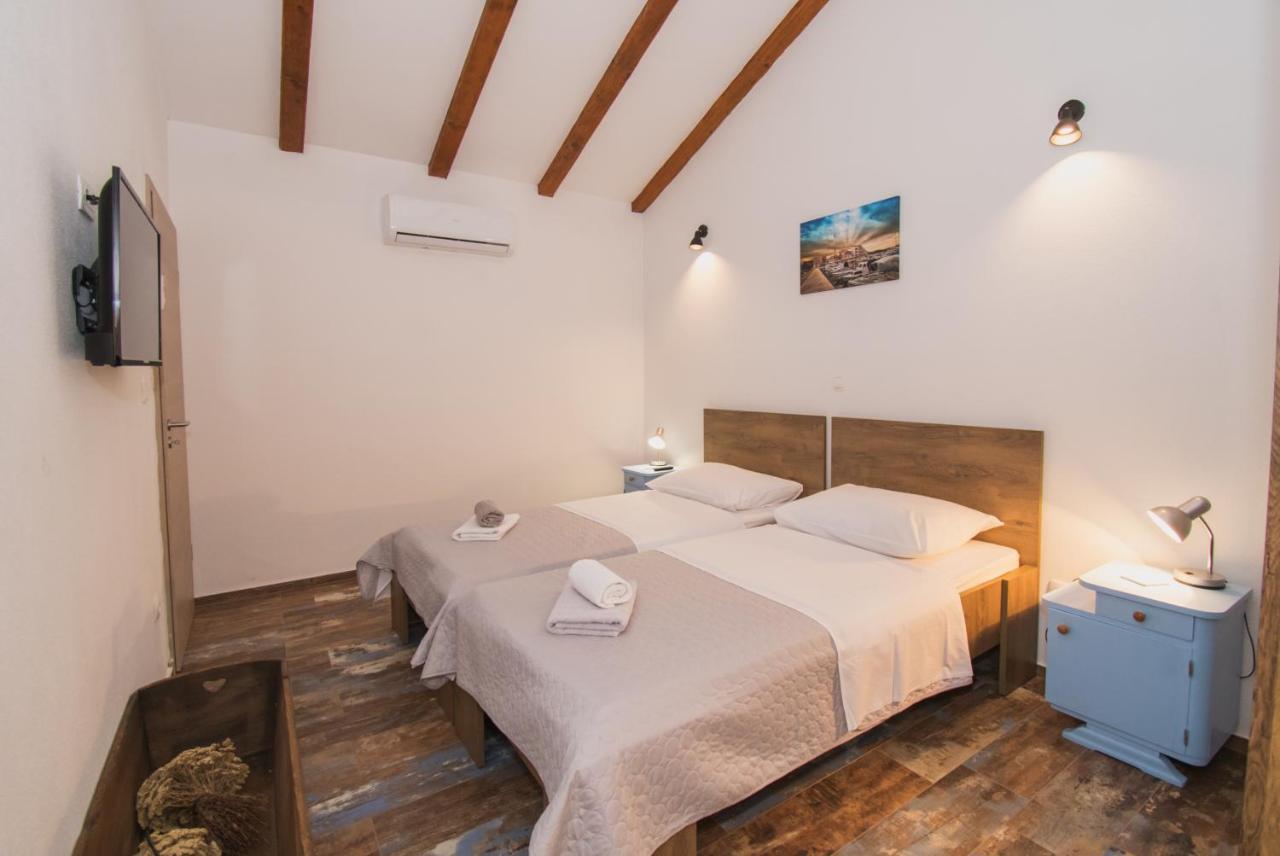 Marcelovi Dvori Bed & Breakfast Pirovac Dış mekan fotoğraf